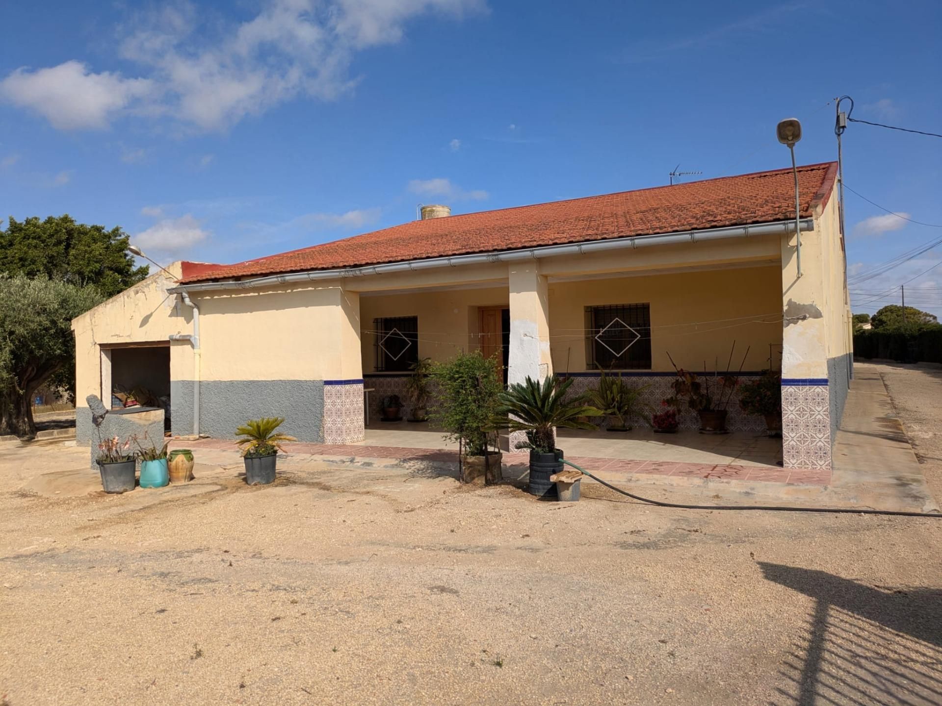 Vista exterior de Casa o xalet en venda en Elche / Elx amb Jardí privat, Terrassa i Traster