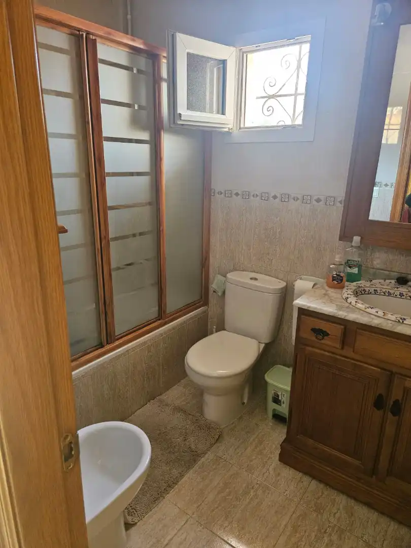 Bany de Casa o xalet en venda en La Línea de la Concepción amb Jardí privat, Terrassa i Traster