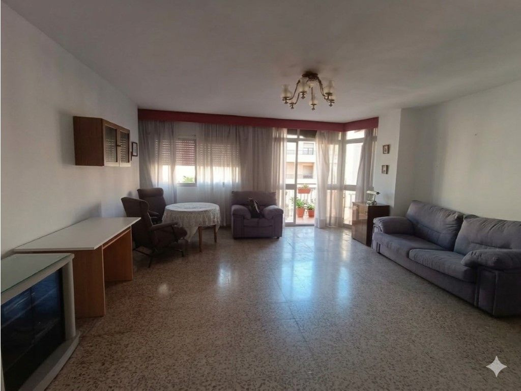 Flat for sale in Avenida Barcelona, La Trinidad, Centro