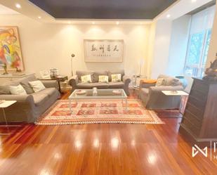 Sala d'estar de Pis de lloguer en Bilbao  amb Calefacció, Forn i Rentadora