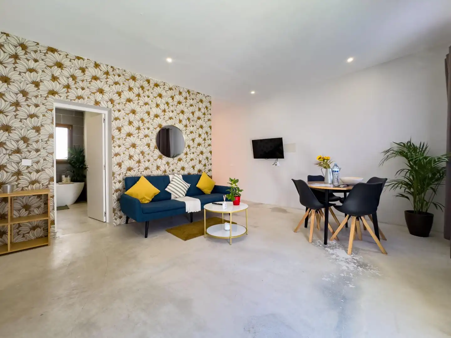 Sala d'estar de Casa o xalet en venda en Los Silos amb Aire condicionat, Terrassa i Moblat