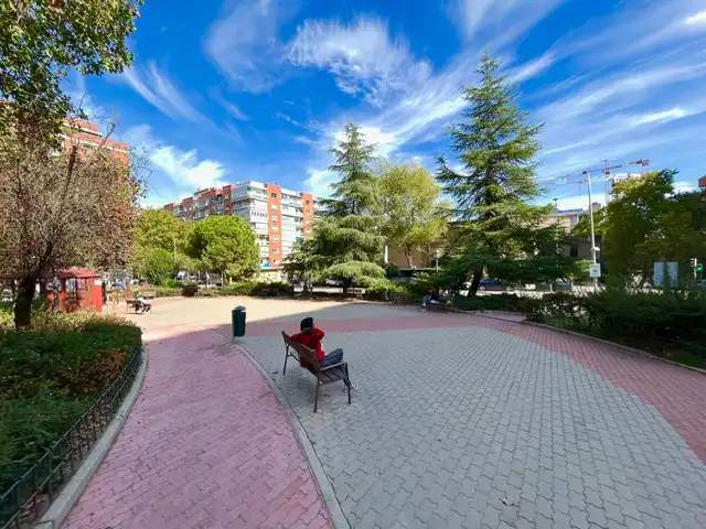 Vista exterior de Pis en venda en Madrid amb Calefacció, Terrassa i Moblat