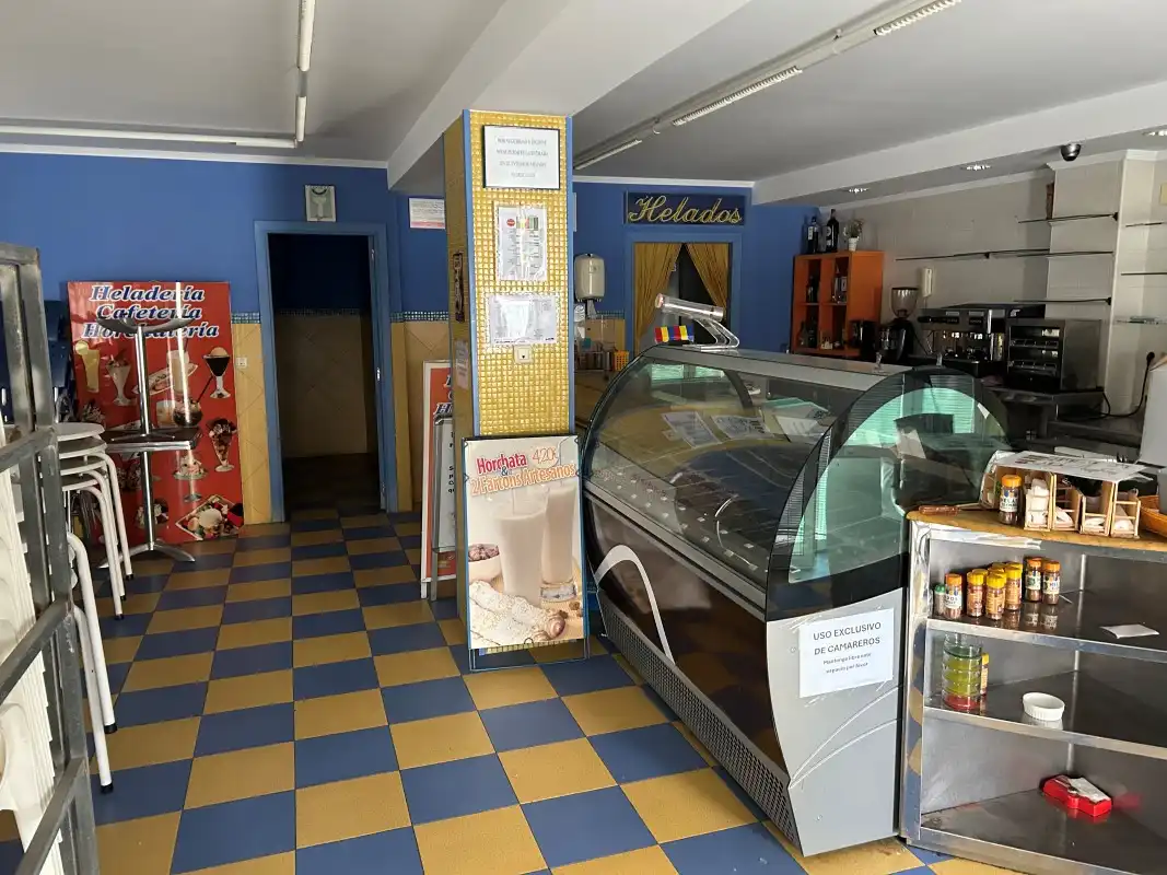 Local comercial en venda a Carrer M. Sanchis Guarner, imagen 3
