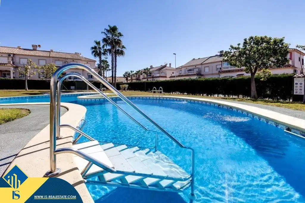 Bungalow amb piscina en venda a Nueva Torrevieja - Aguas Nuevas, imagen 2