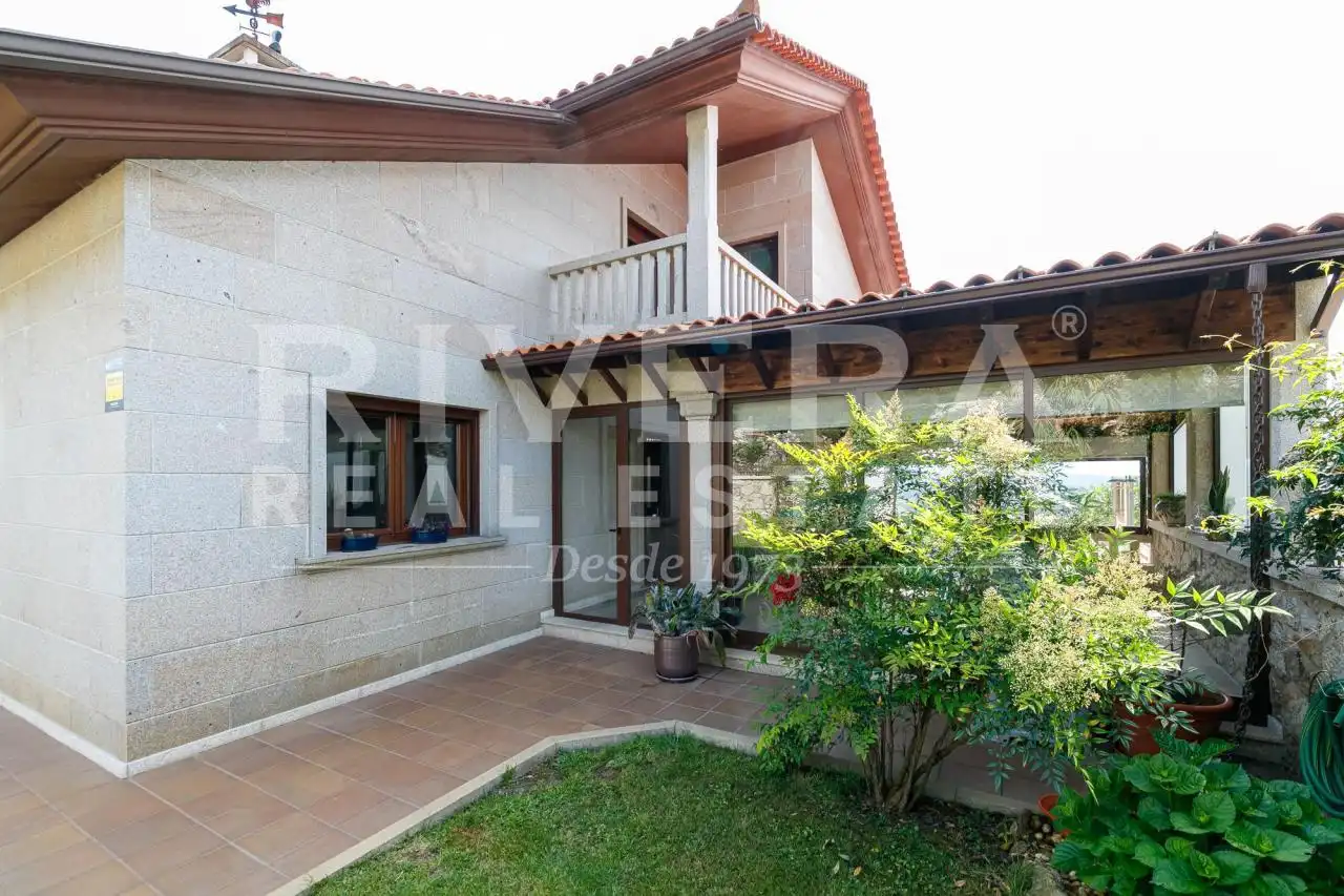 Vista exterior de Casa o chalet en venta en O Rosal   con Calefacción, Jardín privado y Terraza