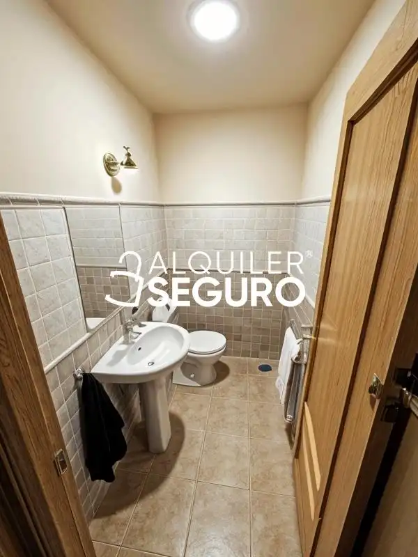 Bathroom of Houses for rent in Bargas  with Air Conditioner, Heating and Terrace
