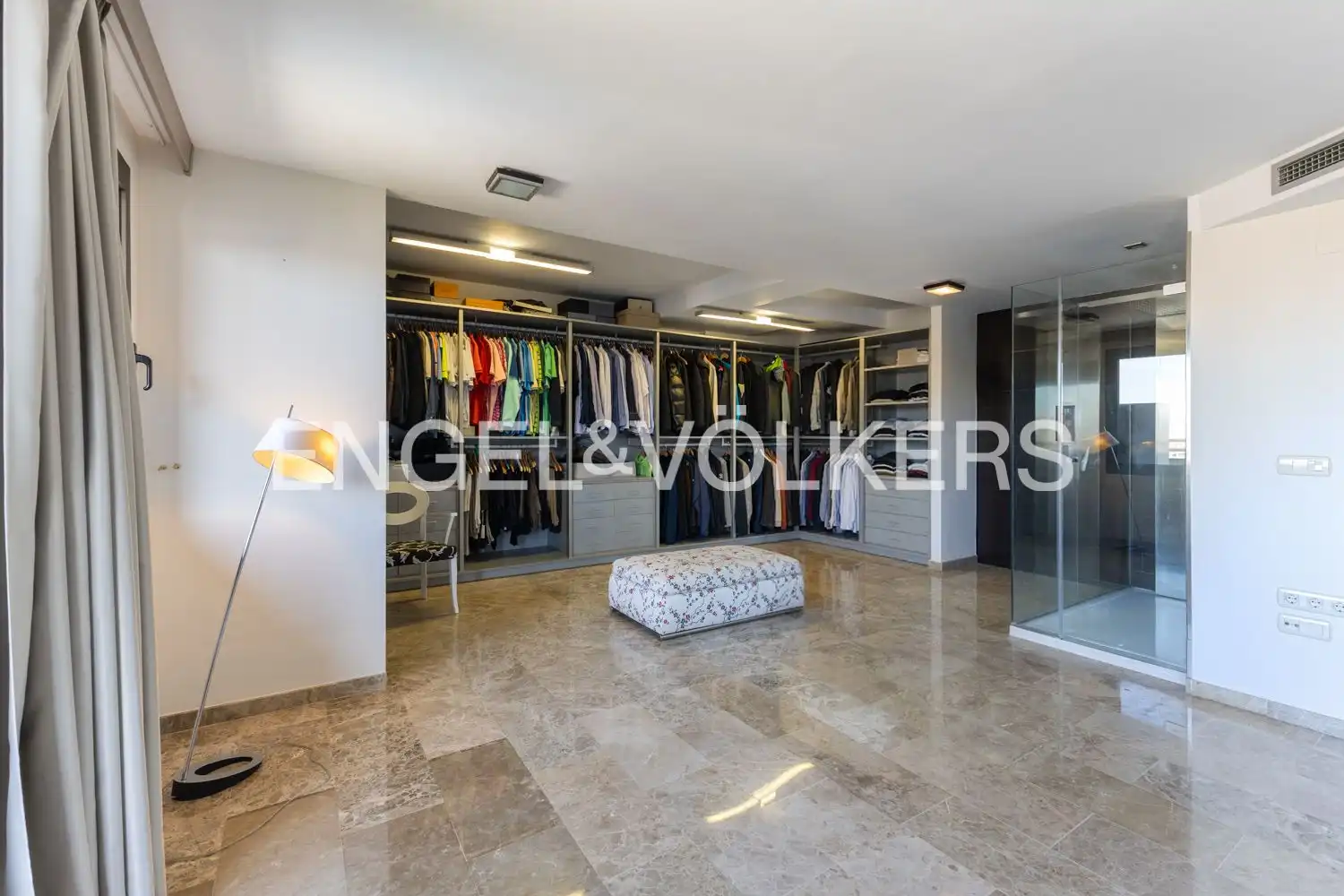 Wohnung zum Verkauf in Valencia mit Klimaanlage, Heizung und Terrasse