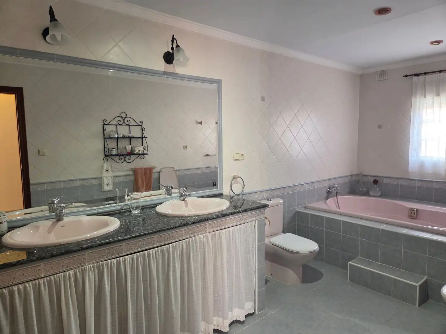 Bathroom of Houses for sale in Málaga  with Air Conditioner, Private garden and Terrace