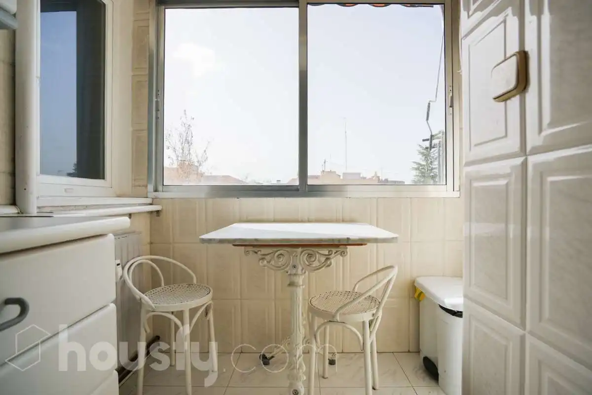 Flat for sale in Calle Santiago Rusiñol, Ciudad Universitaria