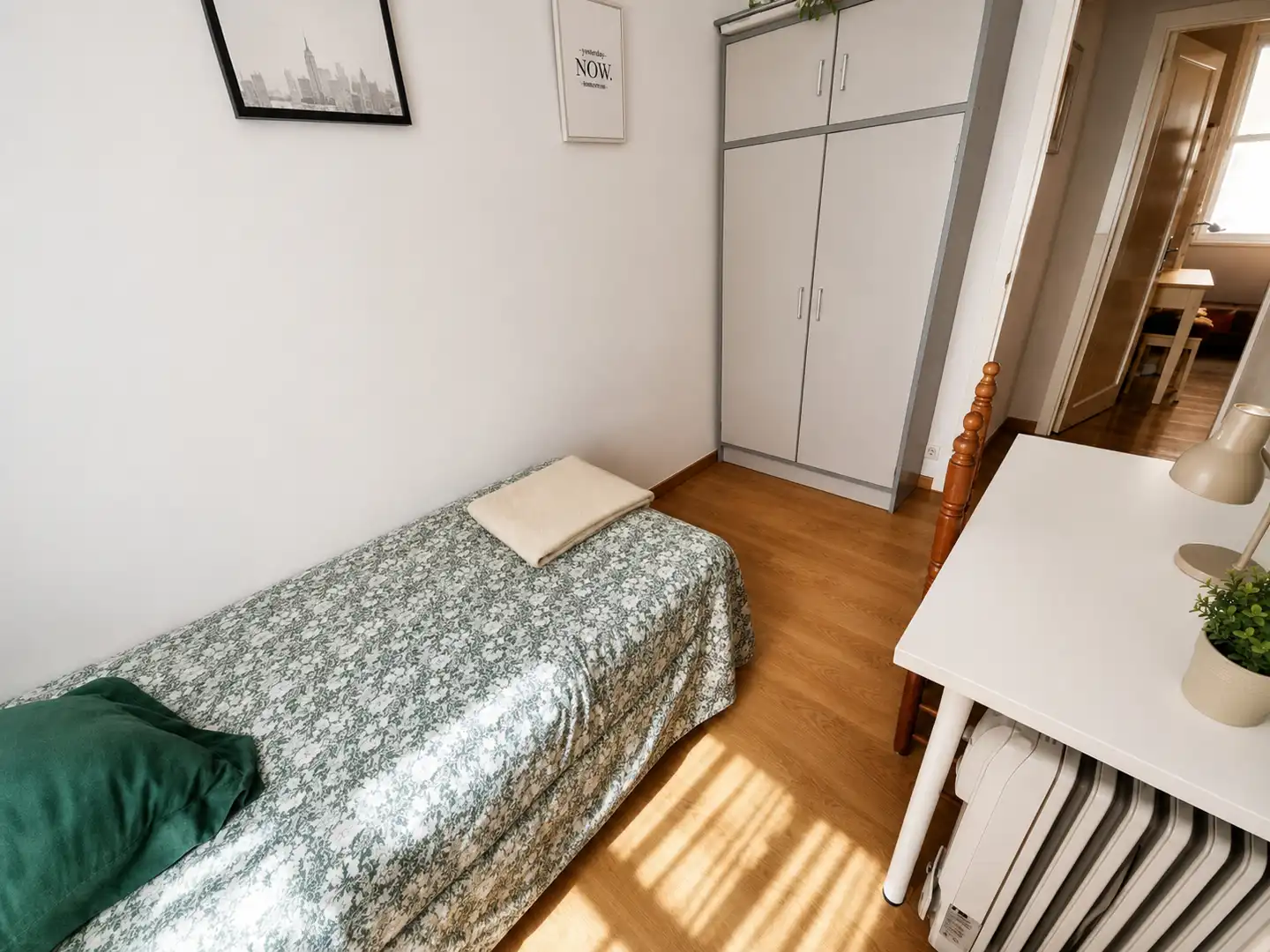 Schlafzimmer von Wohnung zur Miete in Santander mit Möbliert und Ofen
