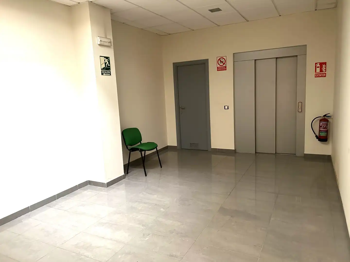 Gebäude zur Miete in Málaga mit Alarm
