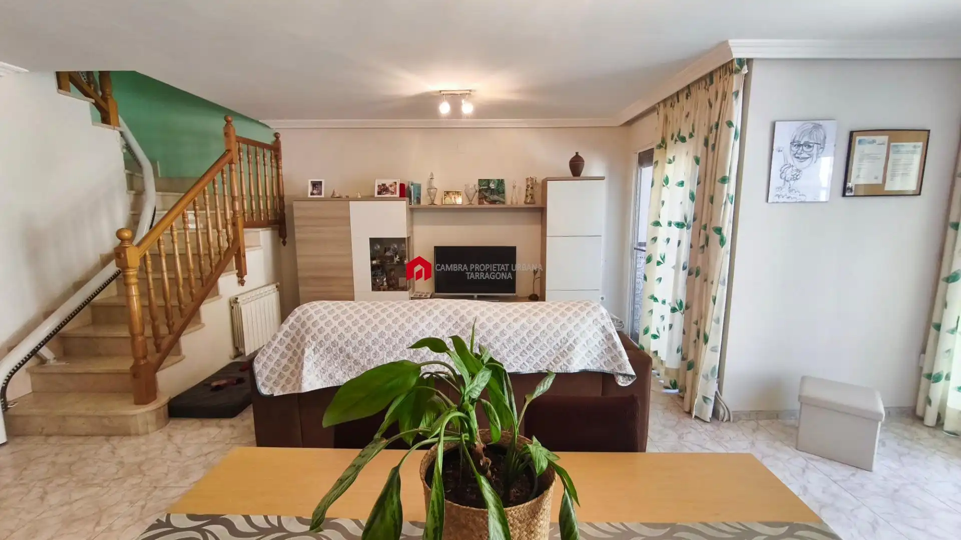 Wohnzimmer von Einfamilien-Reihenhaus zum Verkauf in Roquetes mit Klimaanlage, Heizung und Privatgarten