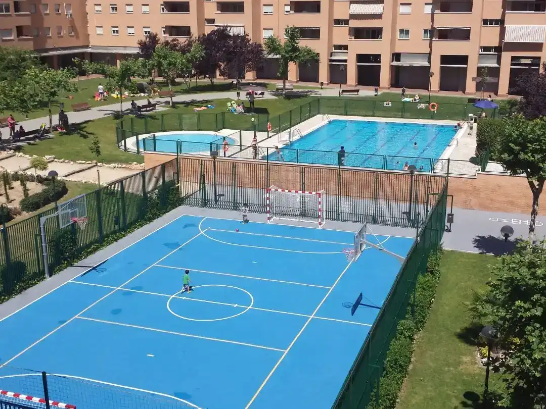 Schwimmbecken von Wohnung zur Miete in  Madrid Capital mit Klimaanlage und Schwimmbad