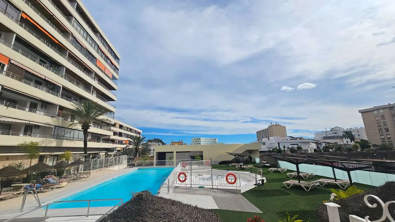 Piscina de Apartamento en venta en Torremolinos con Aire acondicionado, Calefacción y Piscina