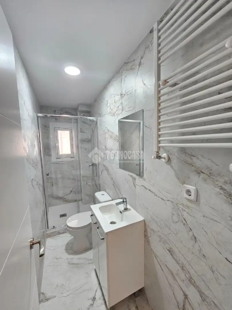 Baño de Piso en venta en Madrid con Calefacción y Terraza
