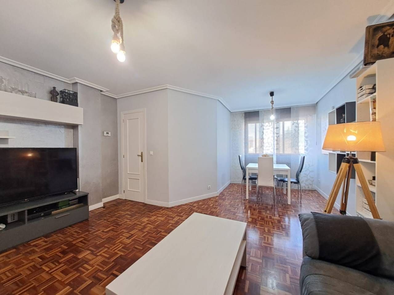 Living room of Flat for sale in Burgos Capital  with Heating, Parquet flooring and Terrace