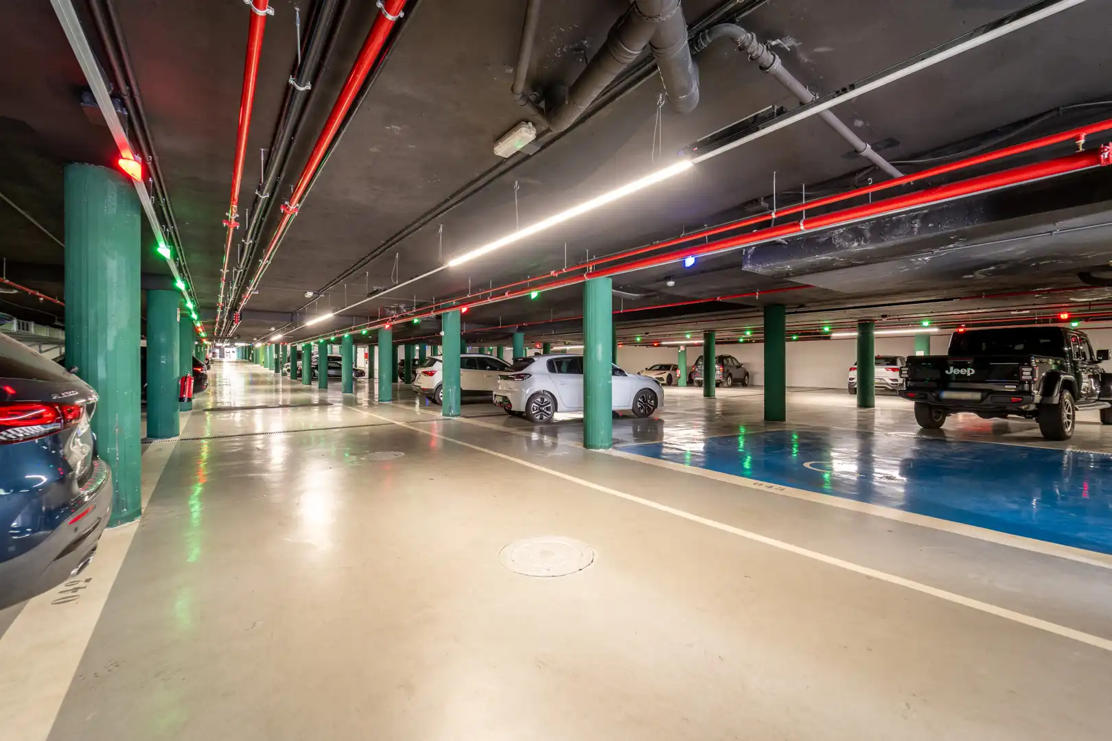 Parking de Local en venta en Nueva Andalucía