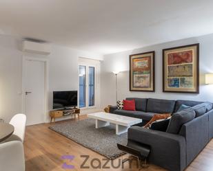 Living room of Flat to rent in  Madrid Capital  with Air Conditioner, Heating and Parquet flooring