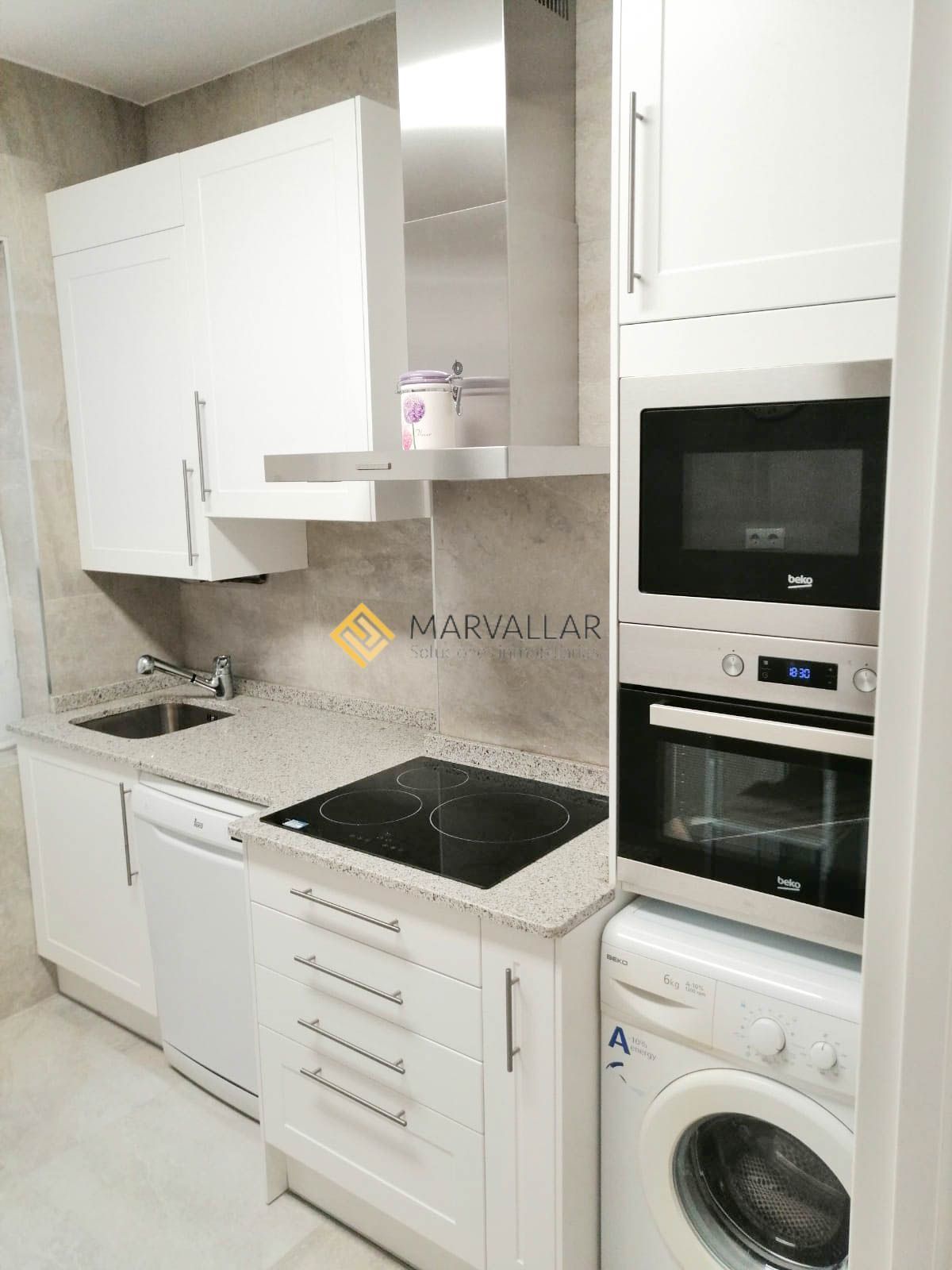 Cuina de Apartament de lloguer en Santander amb Moblat