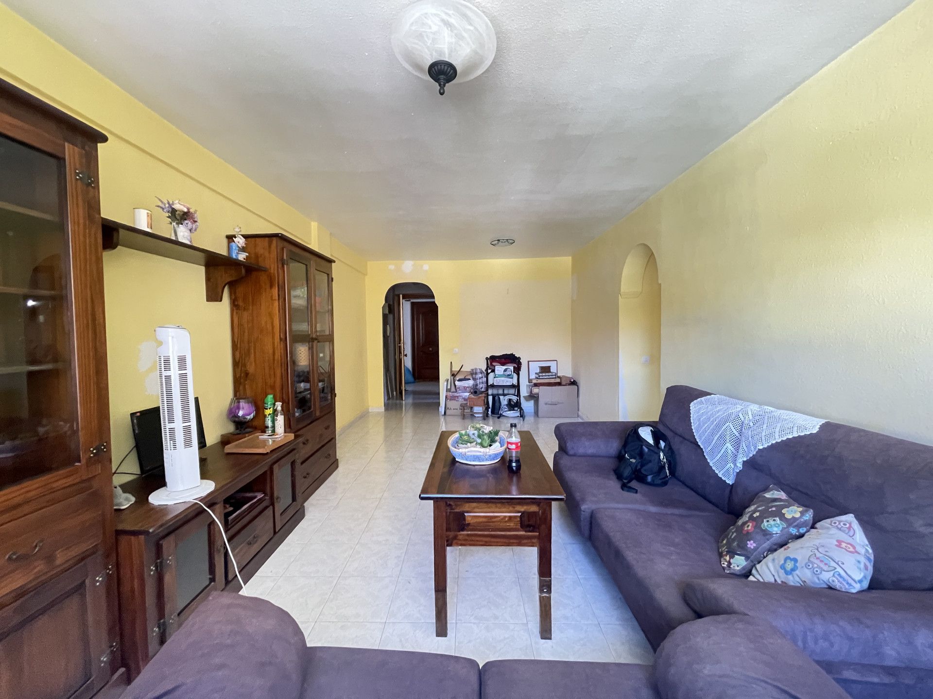 Sala d'estar de Apartament en venda en Estepona amb Aire condicionat