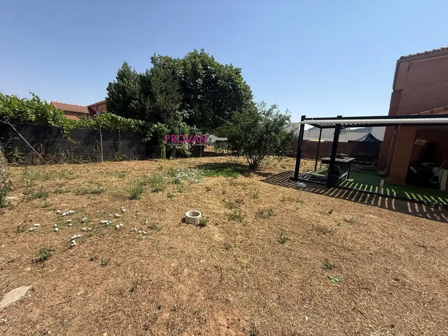Casa adosada en venta en Galápagos con Calefacción y Jardín privado