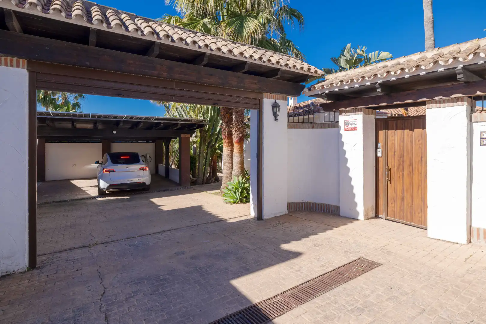 Aparcament de Casa o xalet en venda en Marbella amb Aire condicionat, Calefacció i Jardí privat
