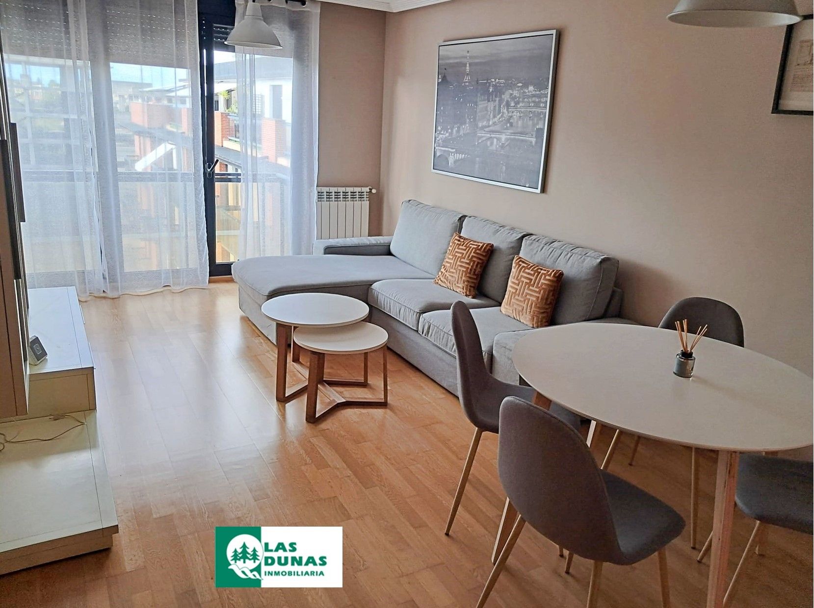 Sala de estar de Piso en venta en Santa Cruz de Bezana con Calefacción, Parquet y Balcón