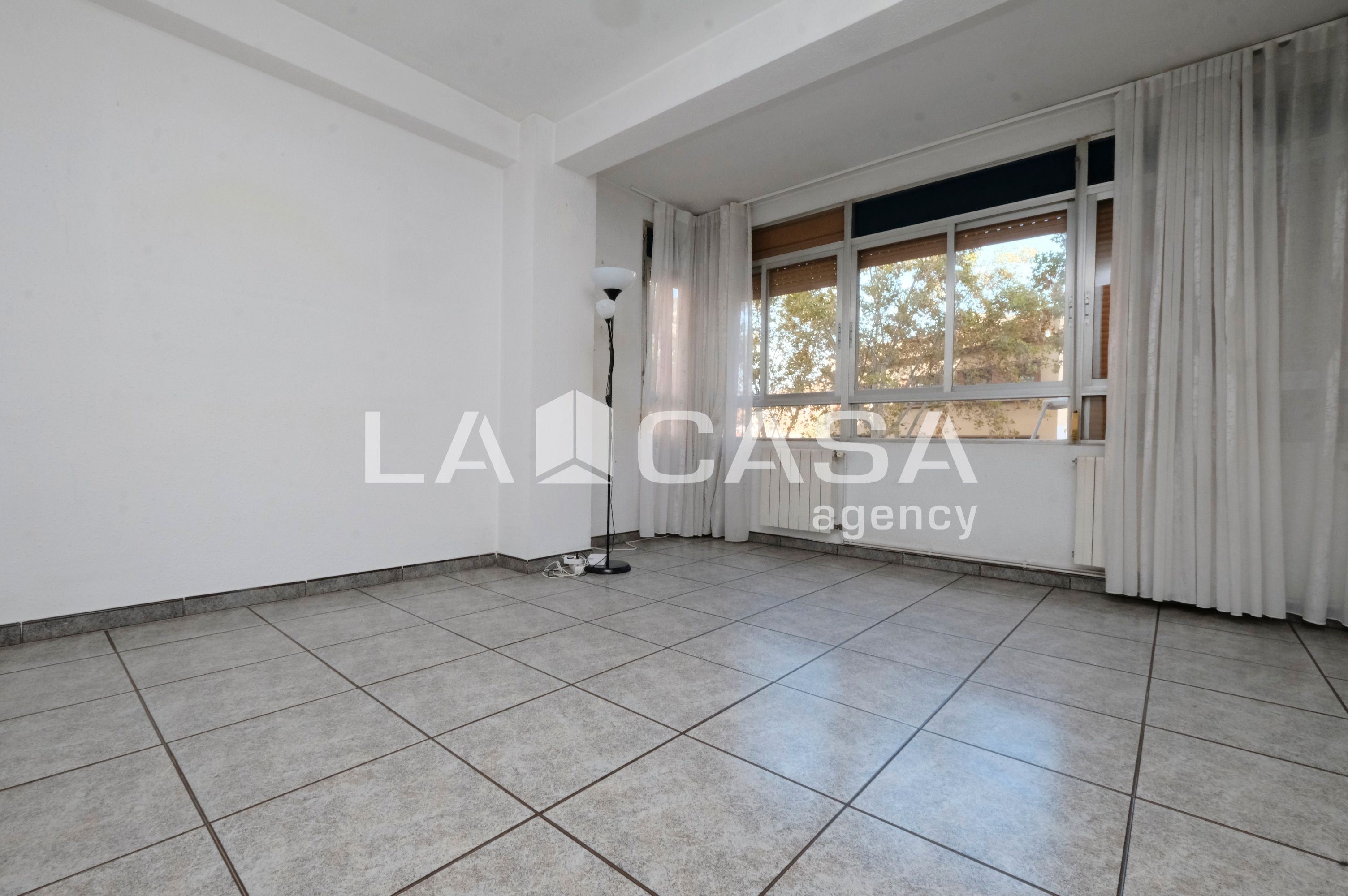 Flat for sale in  Barcelona Capital  with Heating