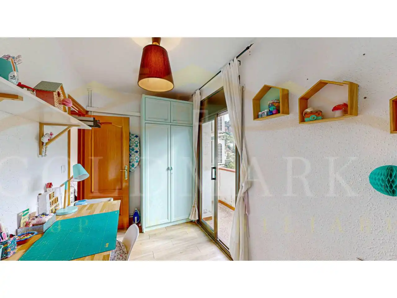 Habitación de Casa o chalet en venta en Corbera de Llobregat con Aire acondicionado, Calefacción y Jardín privado