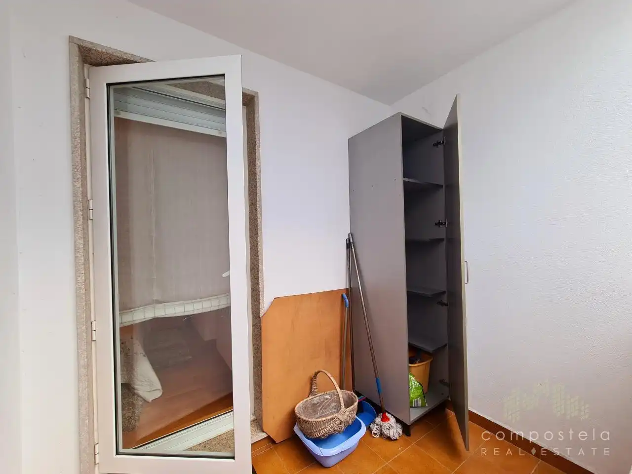 Schlafzimmer von Dachboden zur Miete in Ames mit Heizung, Abstellraum und Möbliert