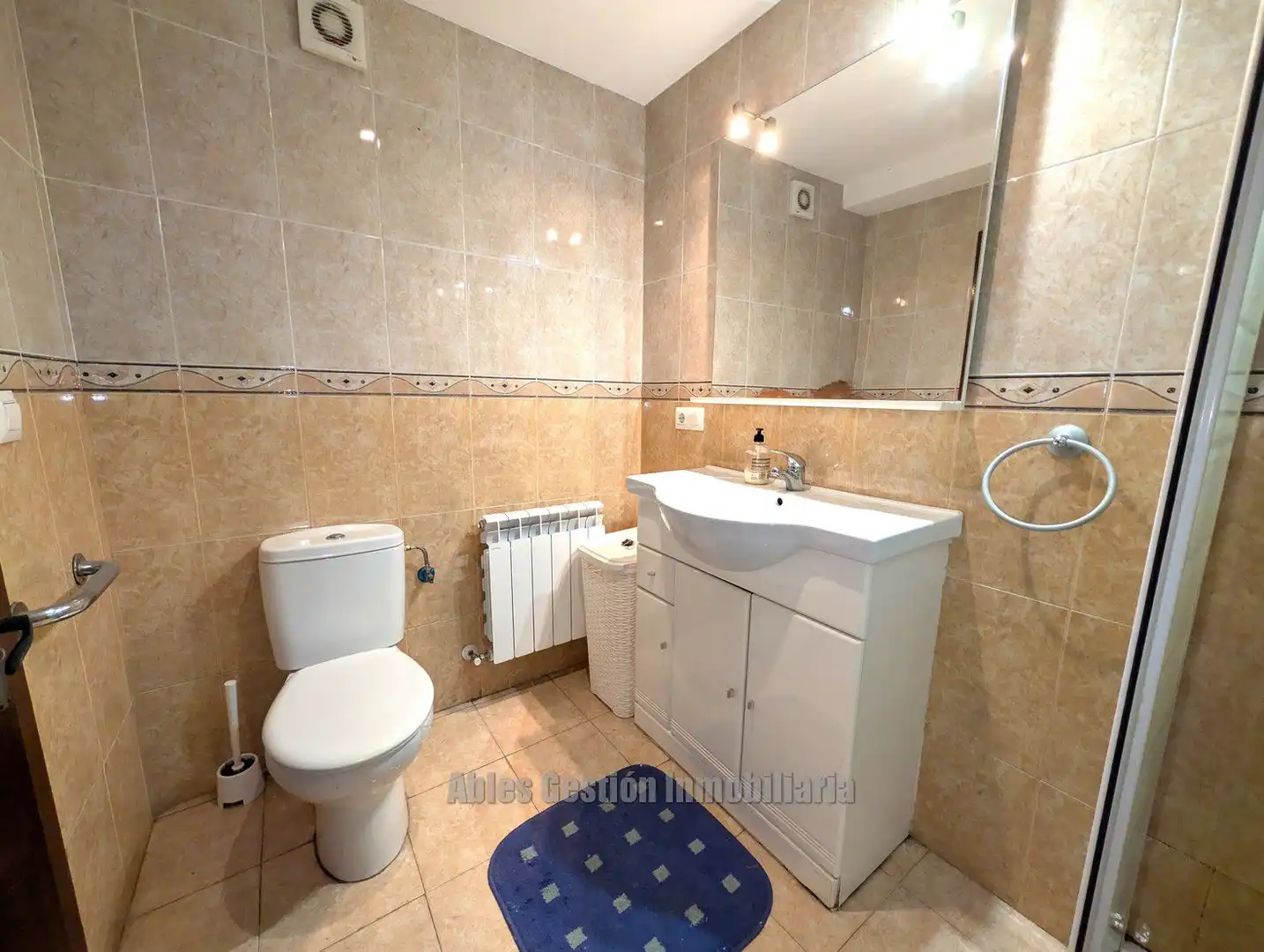 Badezimmer von Wohnung zum Verkauf in Siero mit Heizung und Terrasse
