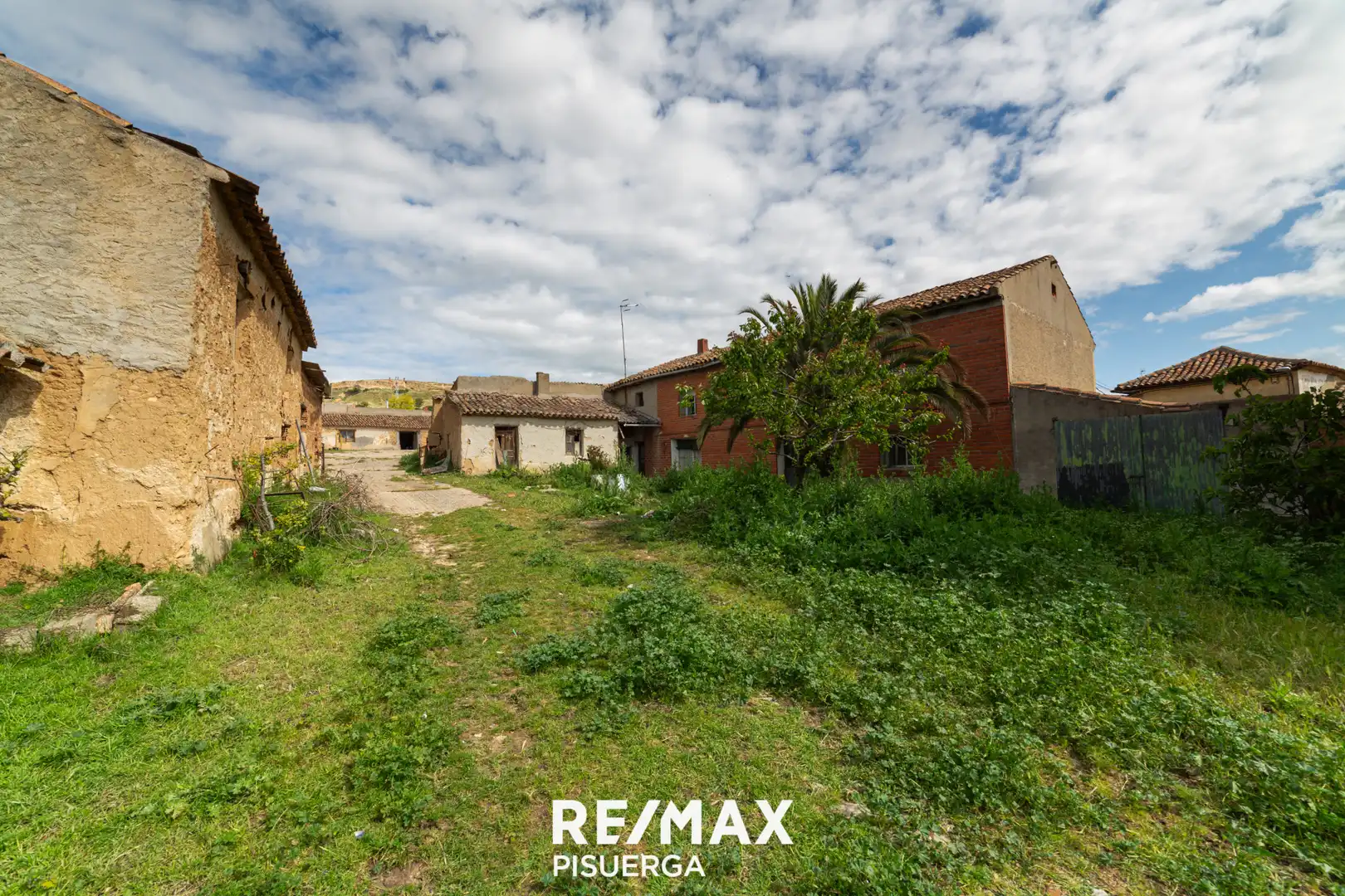 Houses for sale in Tordehumos  with Private garden, Terrace and Storage room