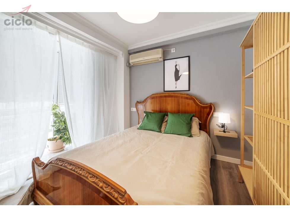 Habitación de Apartamento de alquiler en  Sevilla Capital con Amueblado