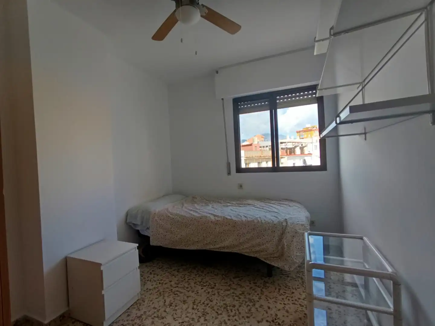Habitación de Piso en venta en Fuengirola con Aire acondicionado, Calefacción y Terraza