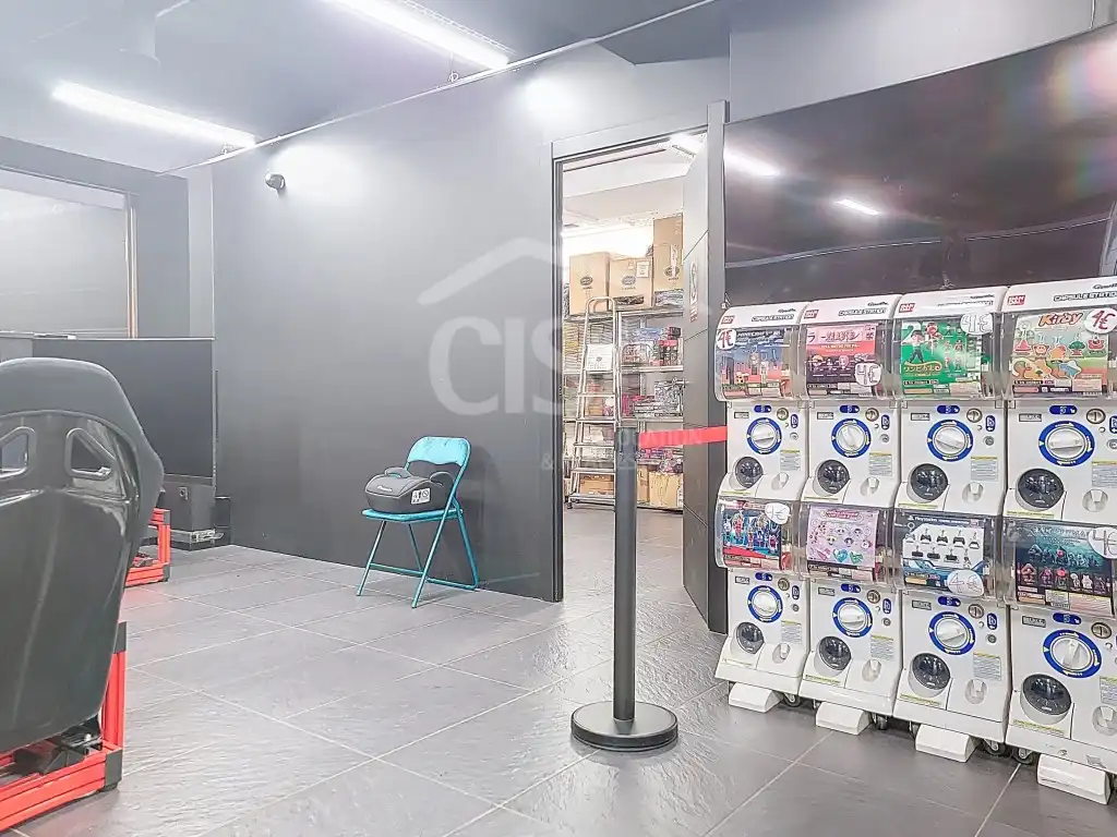 Locale commerciale in affitto a Carrer Isabelle Sandy, 2-4 2-4, imagen 9