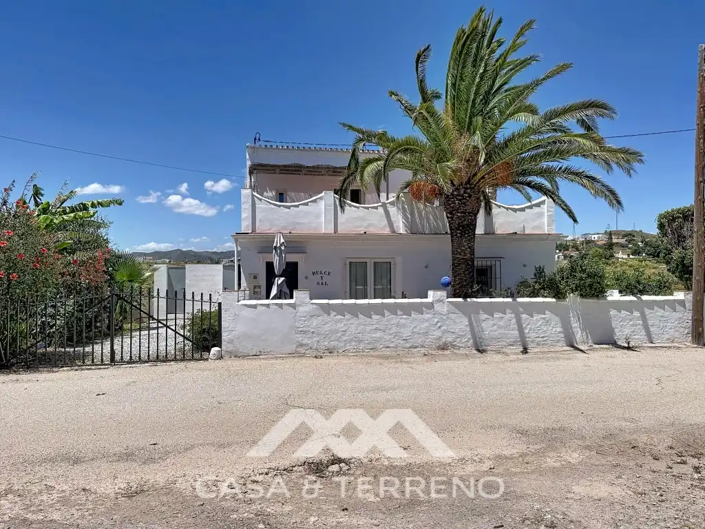 Vista exterior de Casa o chalet en venta en Vélez-Málaga con Aire acondicionado, Jardín privado y Terraza