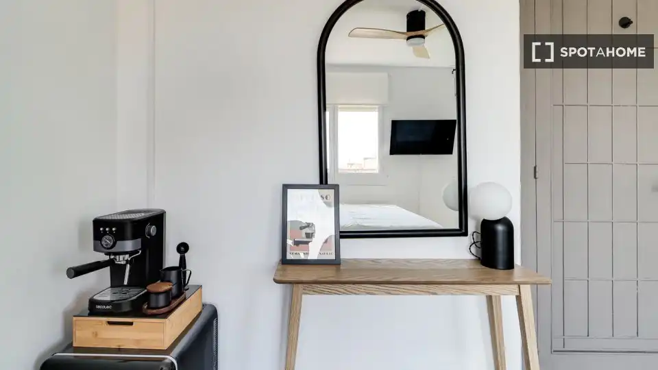 Bedroom of Flat for share in Nou Barris