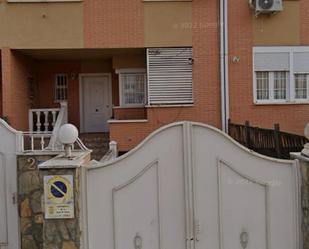 Exterior view of Single-family semi-detached for sale in Parla  with Air Conditioner, Private garden and Terrace