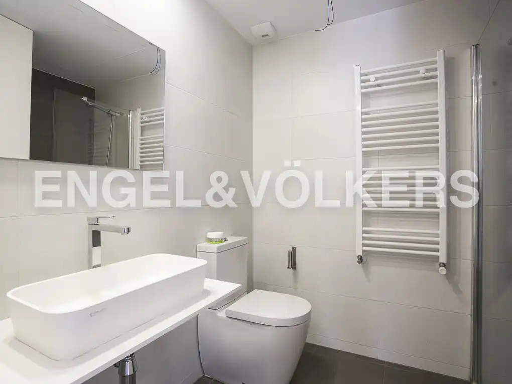 Badezimmer von Wohnung zur Miete in Valencia mit Klimaanlage, Heizung und Terrasse