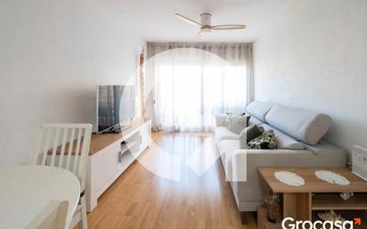 Living room of Flat for sale in Mataró  with Heating, Oven and TV