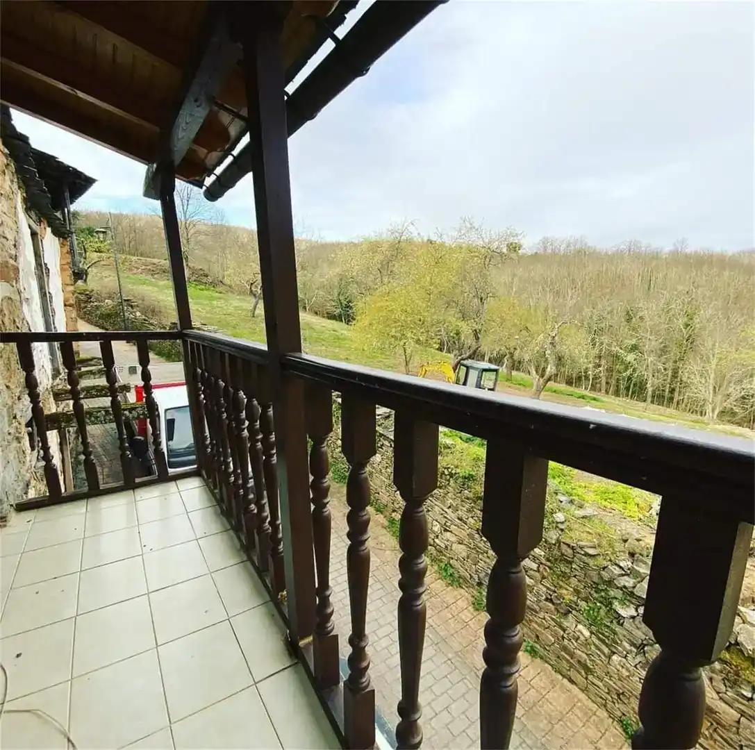 Terrassa de Casa o xalet en venda en Ponferrada amb Parquet, TV i Balcó