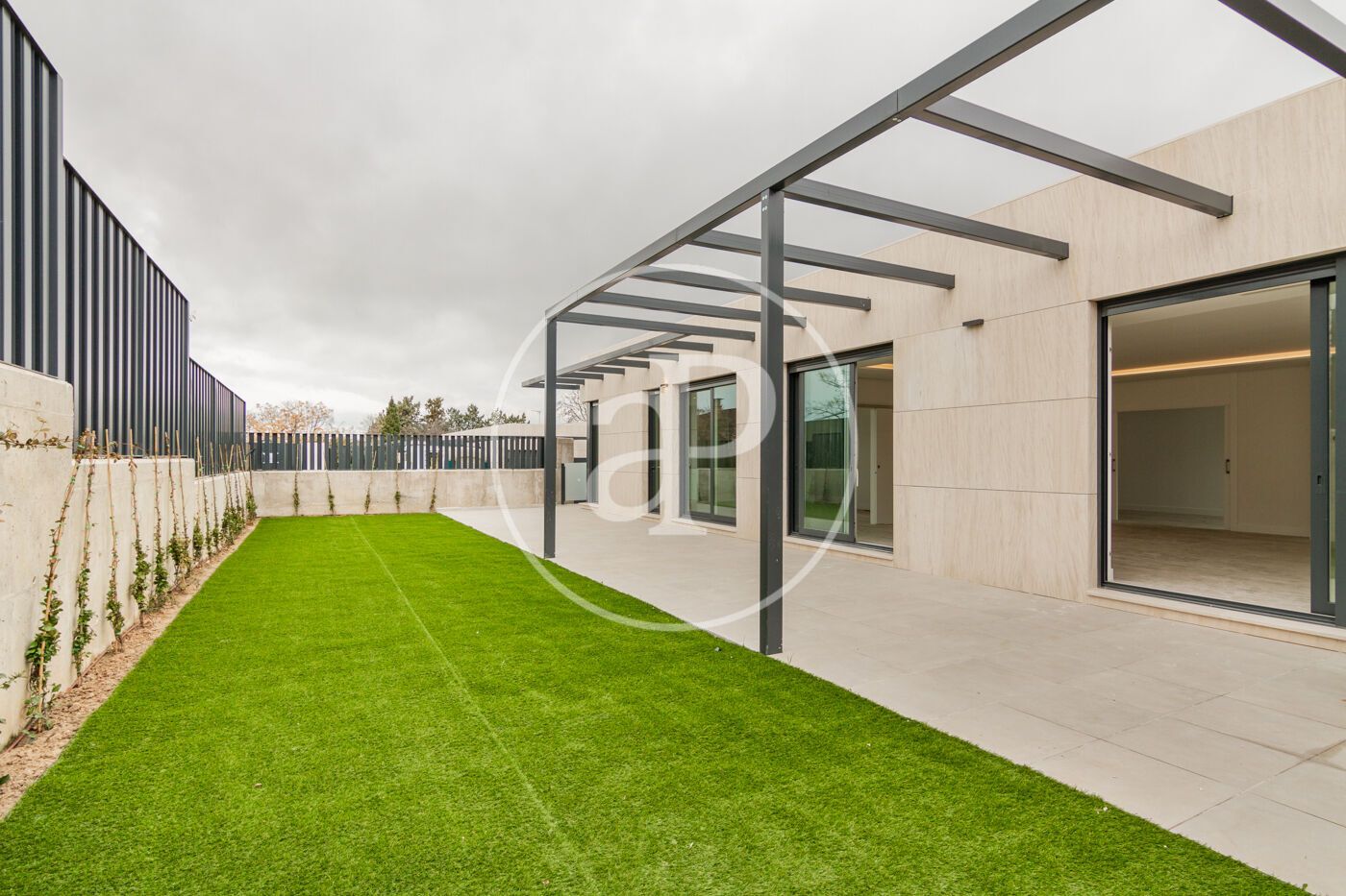 Terrassa de Casa o xalet de lloguer en  Madrid Capital amb Aire condicionat, Calefacció i Jardí privat
