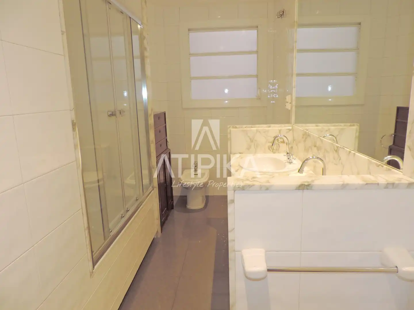Badezimmer von Wohnung zur Miete in Sarrià - Sant Gervasi