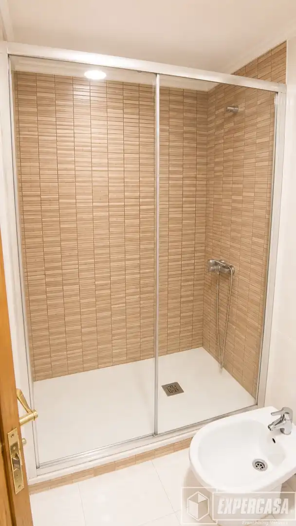 Bathroom of Flat for sale in Burjassot