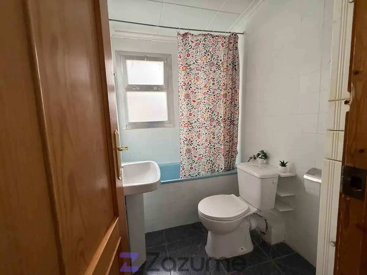 Baño de Piso de alquiler en Requena con Amueblado, Horno y Lavadora