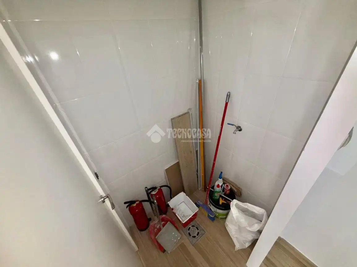 Bathroom of Commercial properties for sale in Madrid  with Air Conditioner