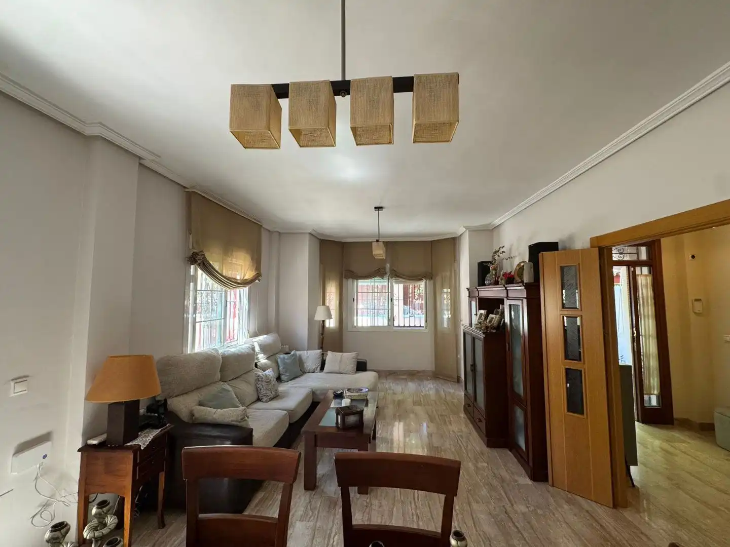 Sala d'estar de Casa adosada en venda en Bormujos amb Aire condicionat, Calefacció i Terrassa