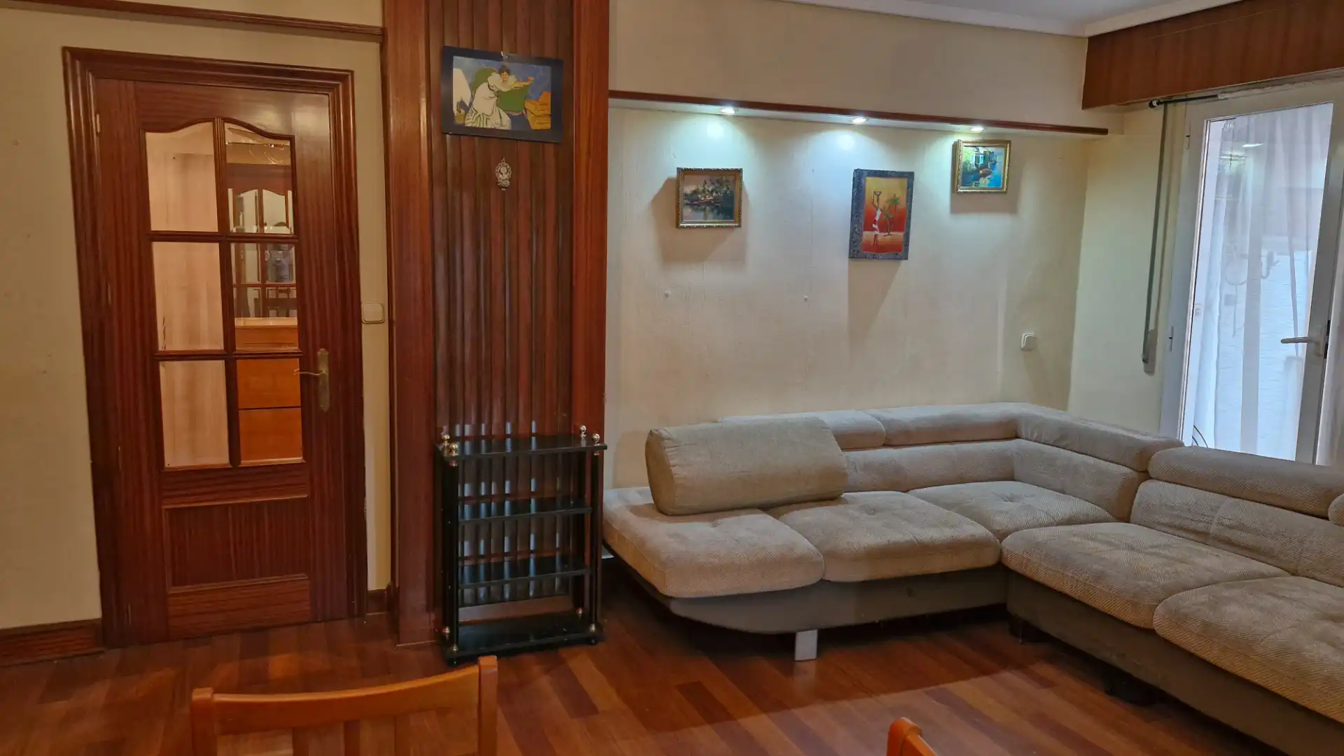 Sala d'estar de Pis en venda en Bilbao  amb Calefacció, Parquet i Moblat