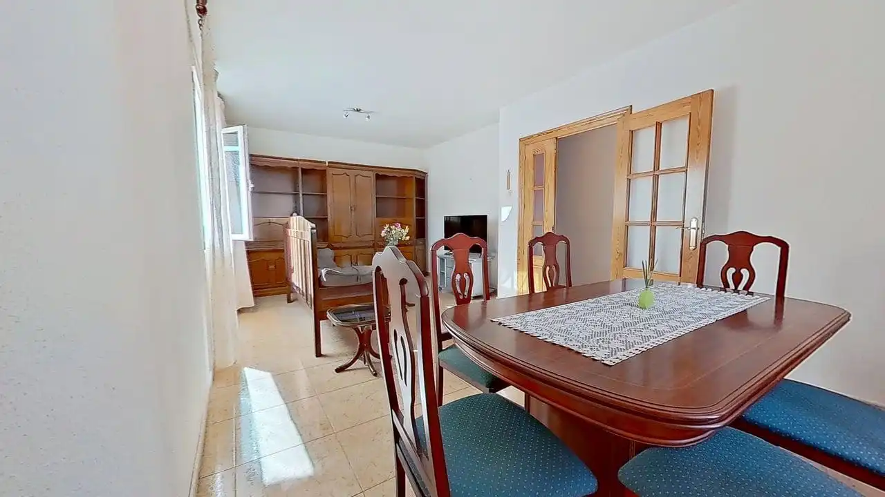 Menjador de Casa adosada en venda en Santiuste de San Juan Bautista amb Calefacció, Jardí privat i Moblat