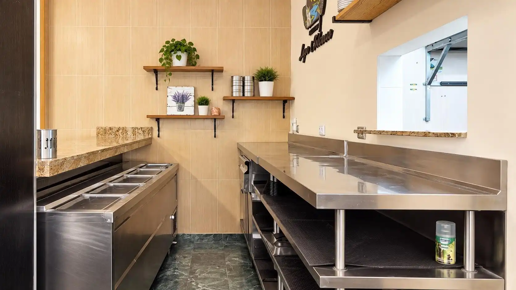 Cocina de Local en venta en Granada con Aire acondicionado y Amueblado